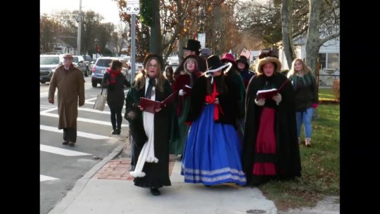 2 - GGP - Dickens Carolers 1282018_Small.mp4