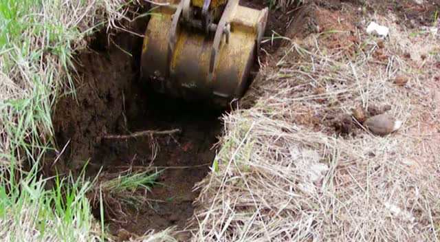 Emerald Trail Water Main Test Pit 2